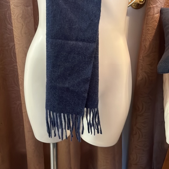 %100 Cashmere scarf! - Picture 2 of 5